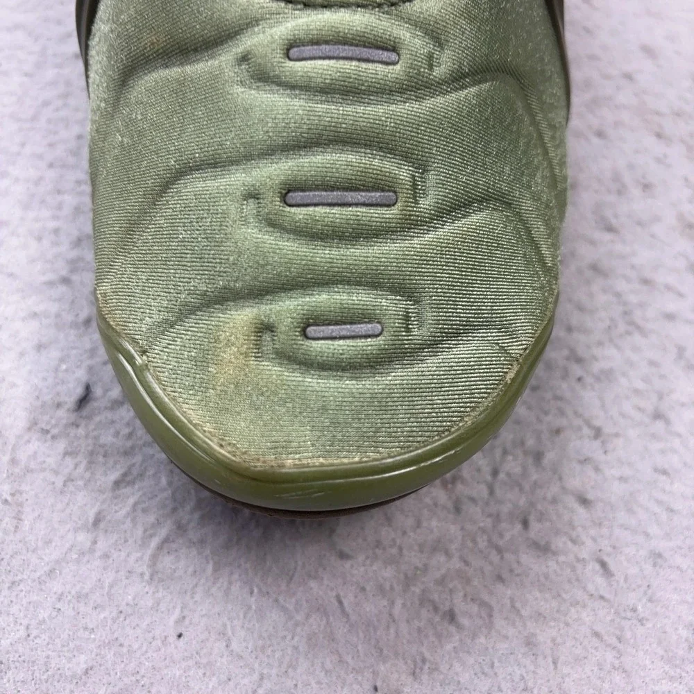 Nike Air Vapormax Plus Shoes Mens Size 10 Green Cushioned Sneakers FD0779-386
